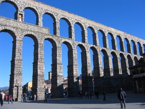 800px-Segovia_Aqueduct